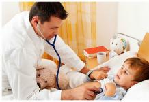 Causas, síntomas y tratamiento de la aparición de mocos y voz ronca en un niño Un niño de 7 años tiene la voz chillona
