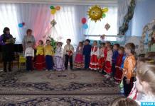 Escenario de la fiesta deportiva y teatral “Círculo cosaco” para niños del grupo preparatorio